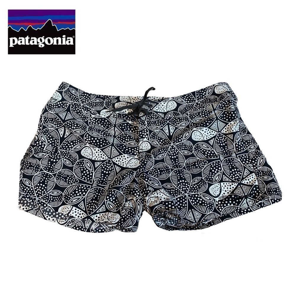 Patagonia Women's Wavefarer Board Shorts in a black white patterned design 8 - Picture 2 of 8